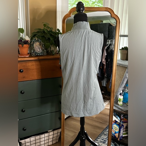 Athleta Outbound Tank - Picture 3 of 5